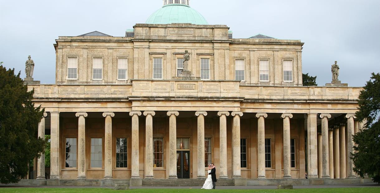 Wedding couple in front of Pittville Pump Room