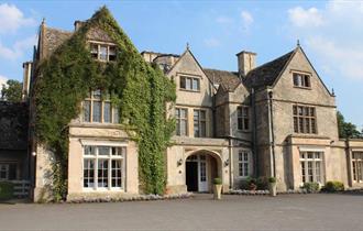 Exterior of Greenway Hotel